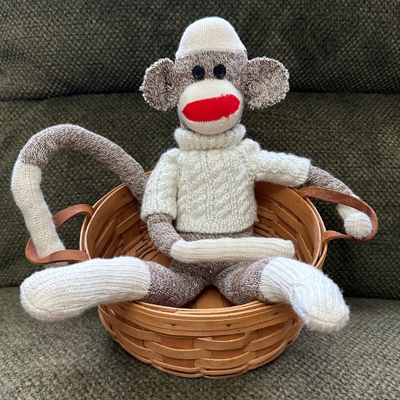 Longaberger Round Basket 10” - Picture 3 of 15